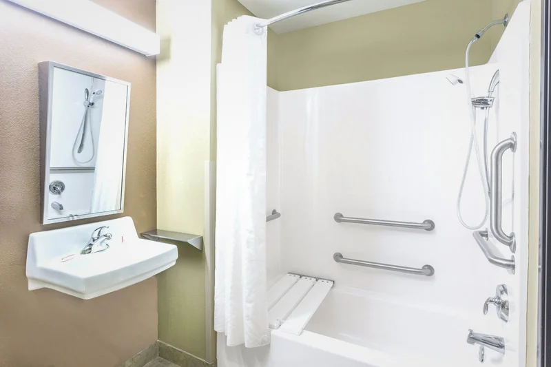 Hotels with jacuzzi in room in Kalamazoo