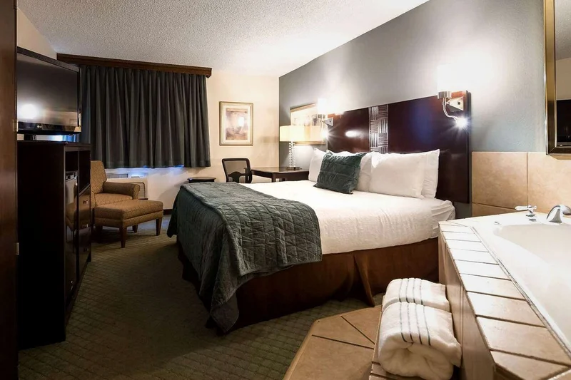 Hotels with jacuzzi in room in Kansas City