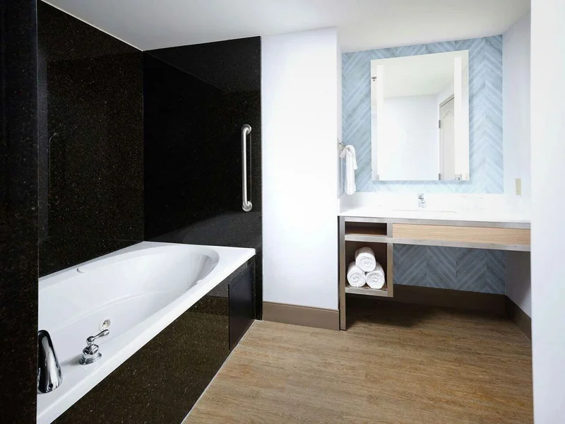Hotels with jacuzzi in room in Kennesaw