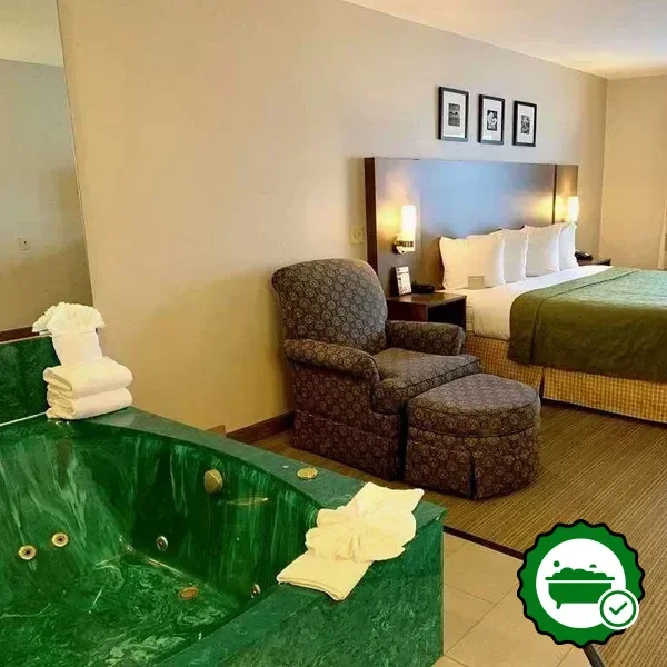 Hotels with jacuzzi in room in Kenosha