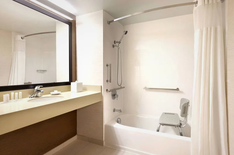 Hotels with jacuzzi in room in King Of Prussia