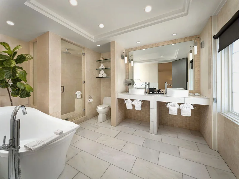 Hotels with jacuzzi in room in La Jolla