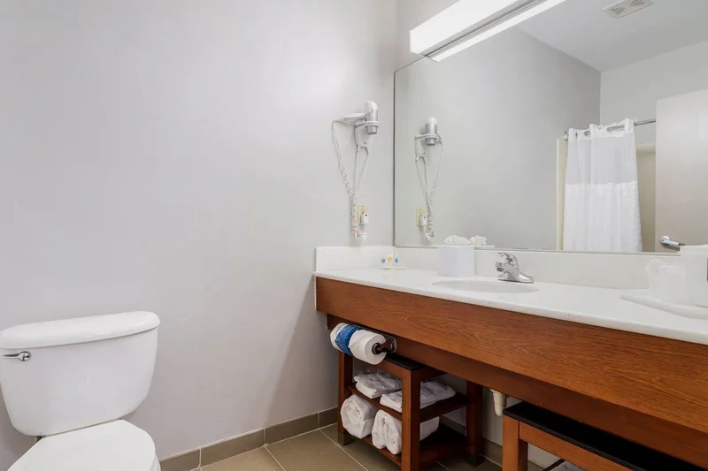 Hotels with jacuzzi in room in La Porte