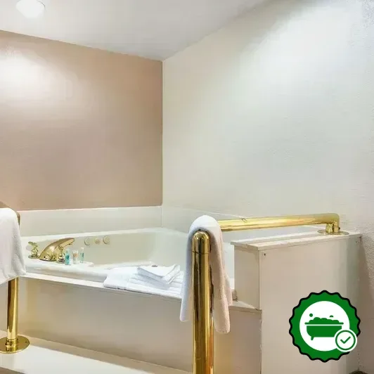 Hotels with jacuzzi in room in Lafayette