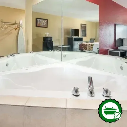 Hotels with jacuzzi in room in Lake Charles