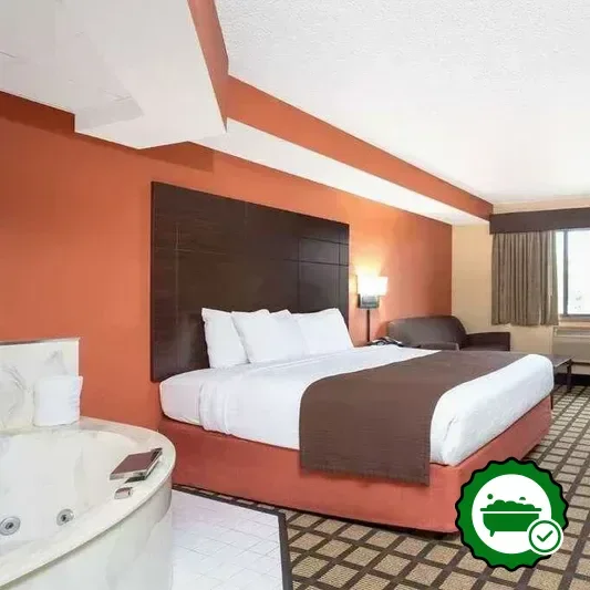 Hotels with jacuzzi in room in Lakeville