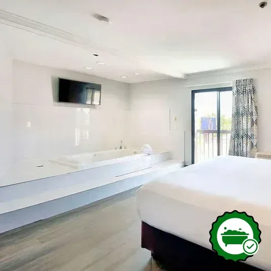 Hotels with jacuzzi in room in Lawndale