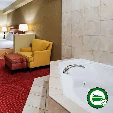 Hotels with jacuzzi in room in Layton