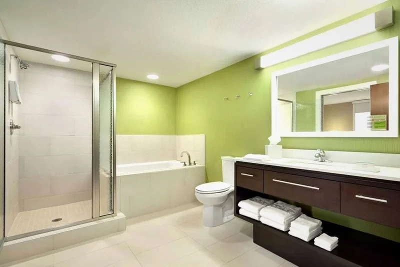 Hotels with jacuzzi in room in Leavenworth