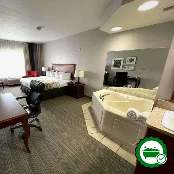 Hotels with jacuzzi in room in Little Chute