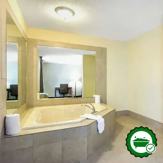 Hotels with jacuzzi in room in Loganville