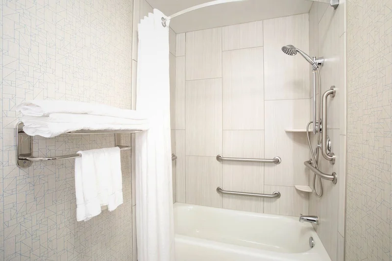 Hotels with jacuzzi in room in Longmont