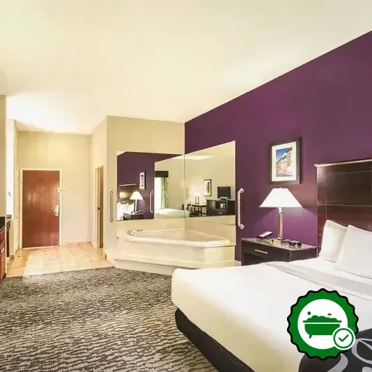 Hotels with jacuzzi in room in Louisville