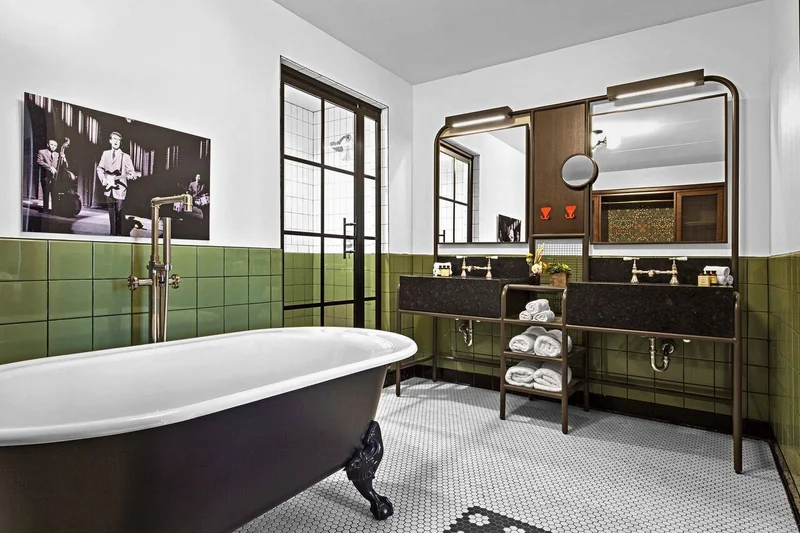 Hotels with jacuzzi in room in Lubbock