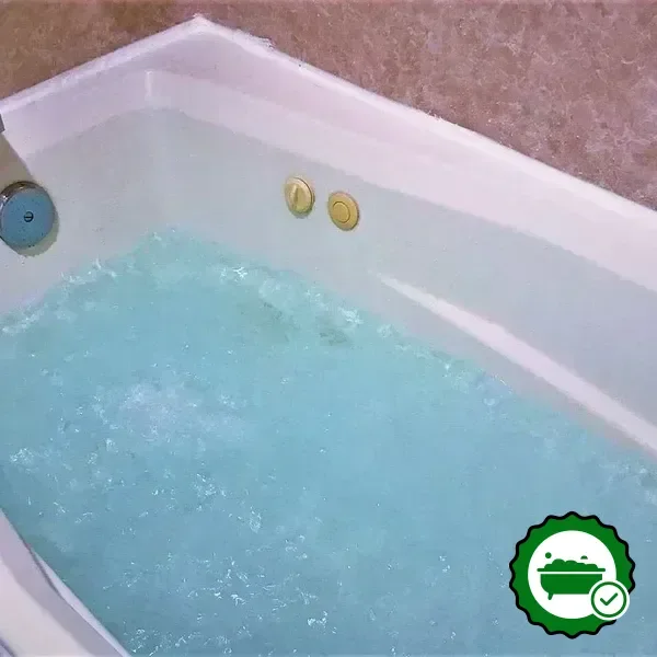Hotels with jacuzzi in room in Lynnwood