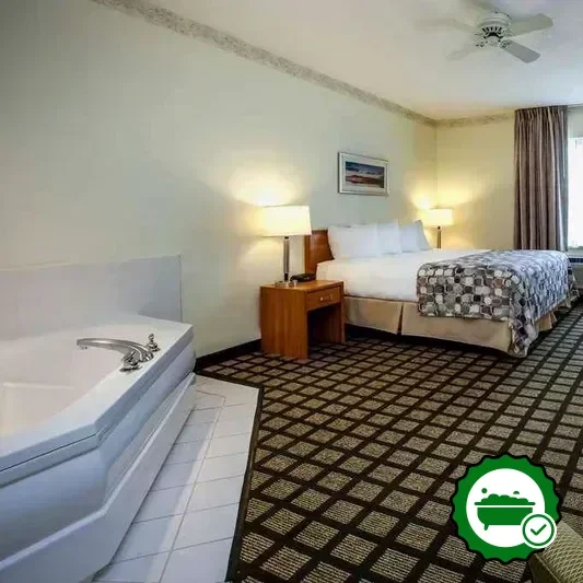 Hotels with jacuzzi in room in Mackinaw City