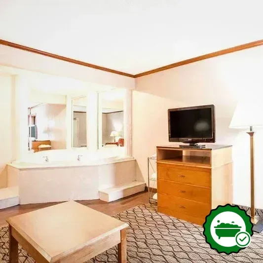 Hotels with jacuzzi in room in Madison Heights
