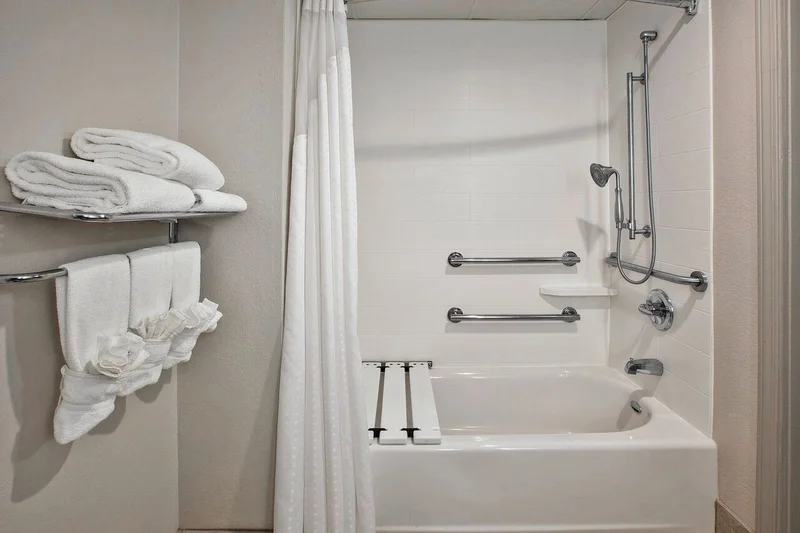Hotels with jacuzzi in room in Manchester