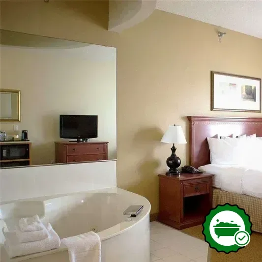 Hotels with jacuzzi in room in Mankato