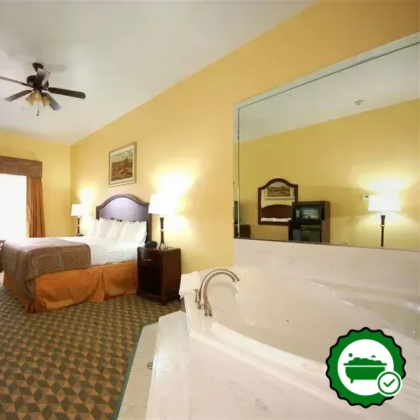 Hotels with jacuzzi in room in Manvel