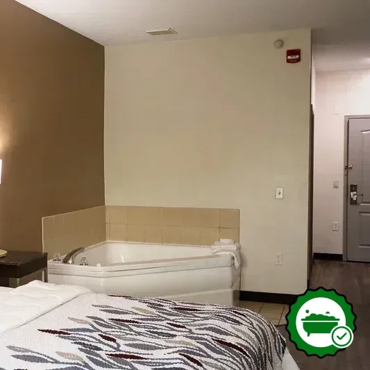 In-room jacuzzi at FairBridge Inn and Suites Marion in Marion