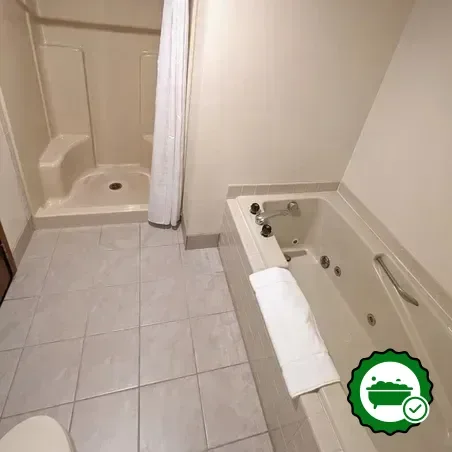 Hotels with jacuzzi in room in Marshfield