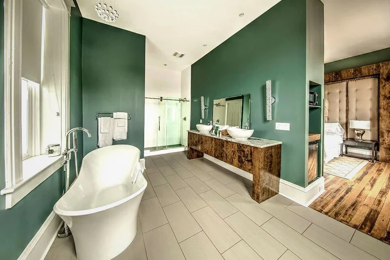 Hotels with jacuzzi in room in Mccammon