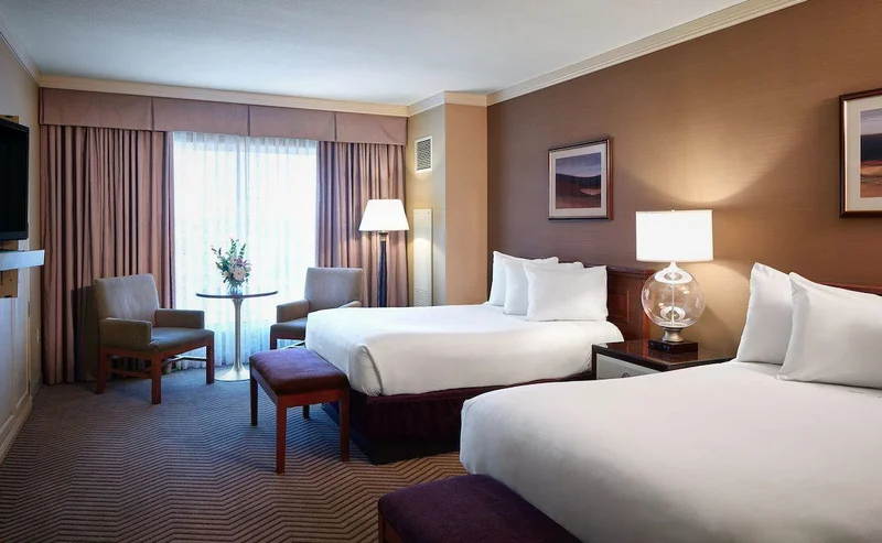 Hotels with jacuzzi in room in Metropolis