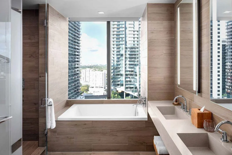 Hotels with jacuzzi in room in Miami
