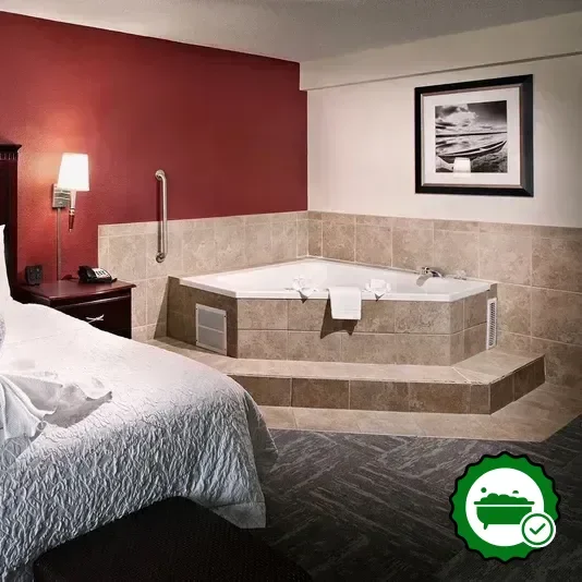 Hotels with jacuzzi in room in Millington