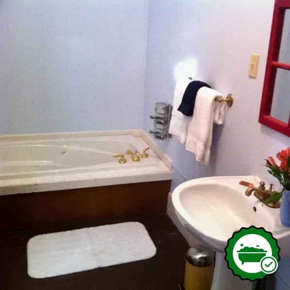 Hotels with jacuzzi in room in Mineola