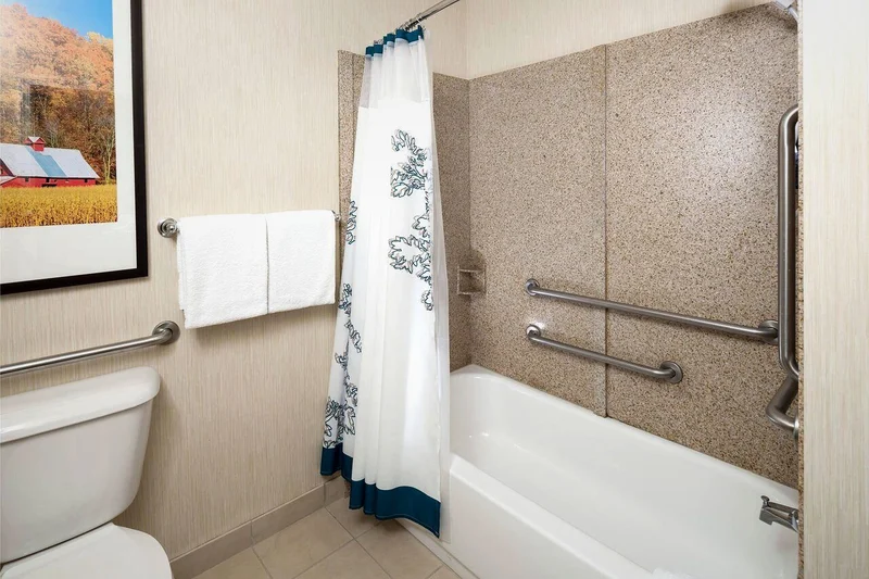 Hotels with jacuzzi in room in Mishawaka