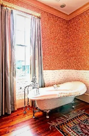 Hotels with jacuzzi in room in Mobile