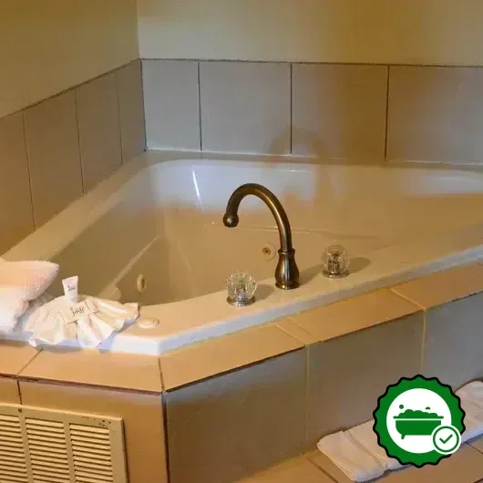 Hotels with jacuzzi in room in Montgomery