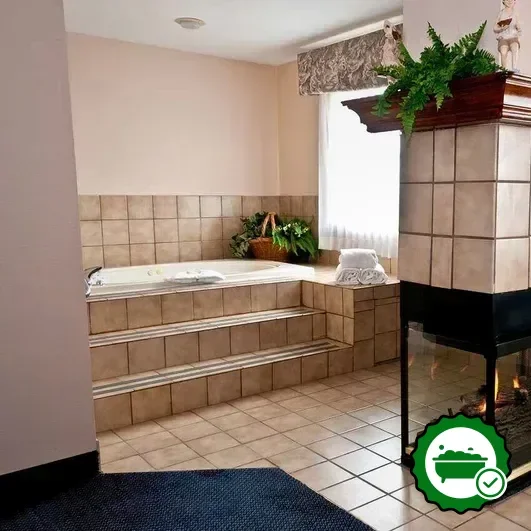 Hotels with jacuzzi in room in Monticello