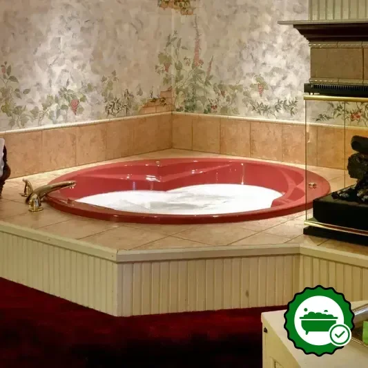 In-room jacuzzi at Olde Square Inn in Mount Joy