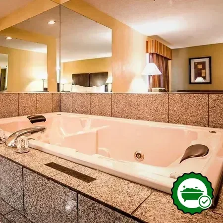 Hotels with jacuzzi in room in Muncie