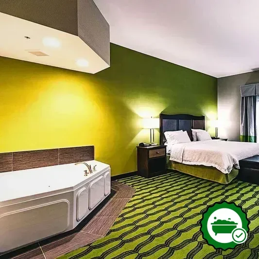 Hotels with jacuzzi in room in Niagara Falls