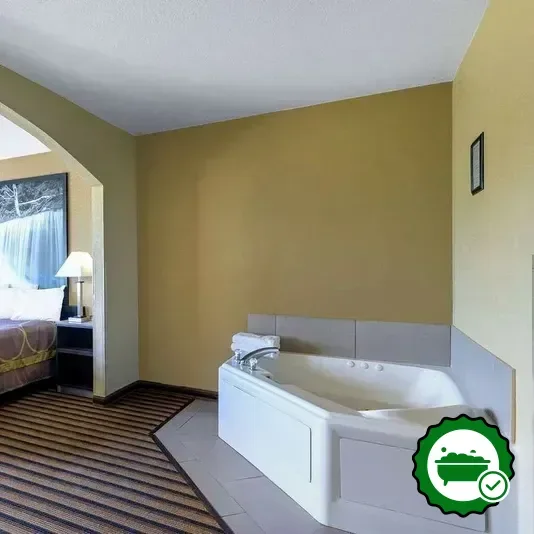 Hotels with jacuzzi in room in Nixa