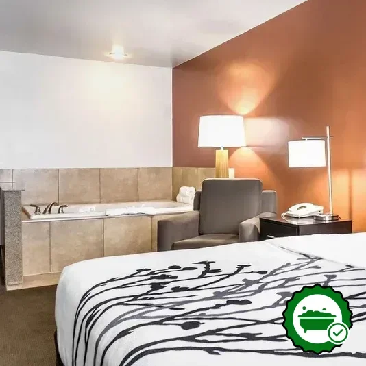 Hotels with jacuzzi in room in North Liberty