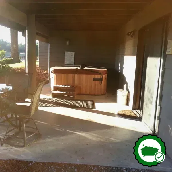 Hotels with jacuzzi in room in Oak Harbor