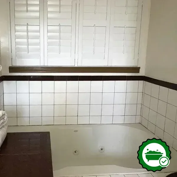 Hotels with jacuzzi in room in Oakland