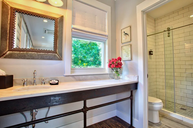 Hotels with jacuzzi in room in Ocean Springs