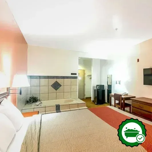 In-room jacuzzi at Motel 6 Oklahoma City in Oklahoma City