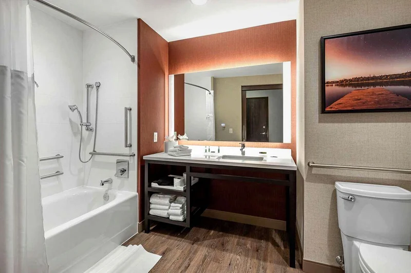 Hotels with jacuzzi in room in Omaha
