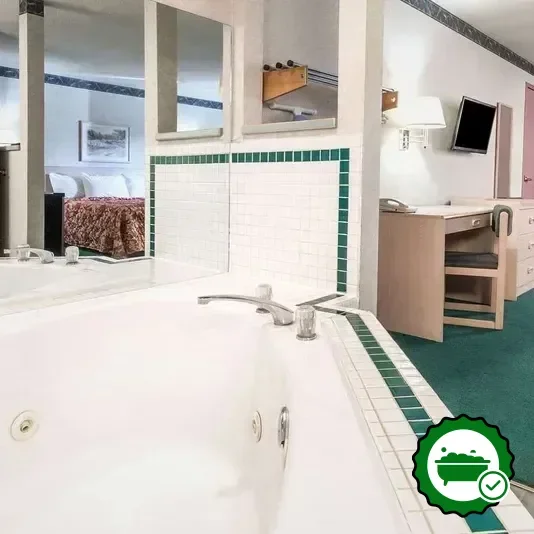 Hotels with jacuzzi in room in Ottawa