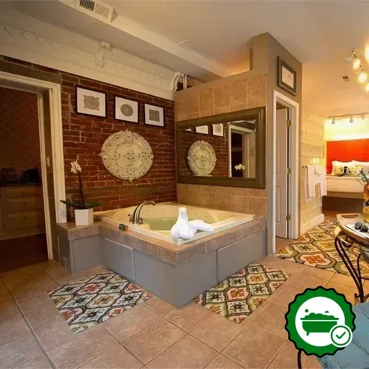 Hotels with jacuzzi in room in Parkville