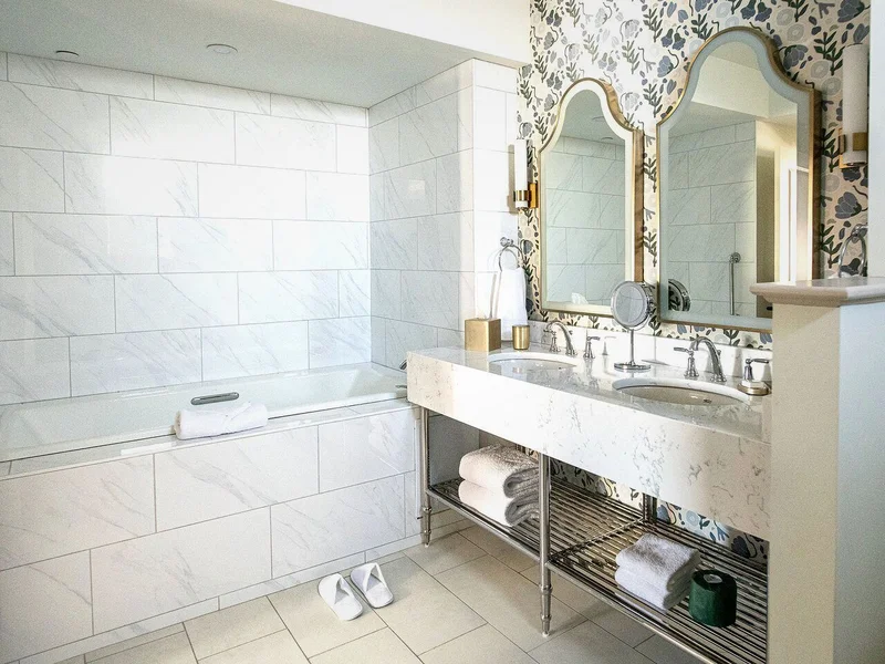 Hotels with jacuzzi in room in Petersburg