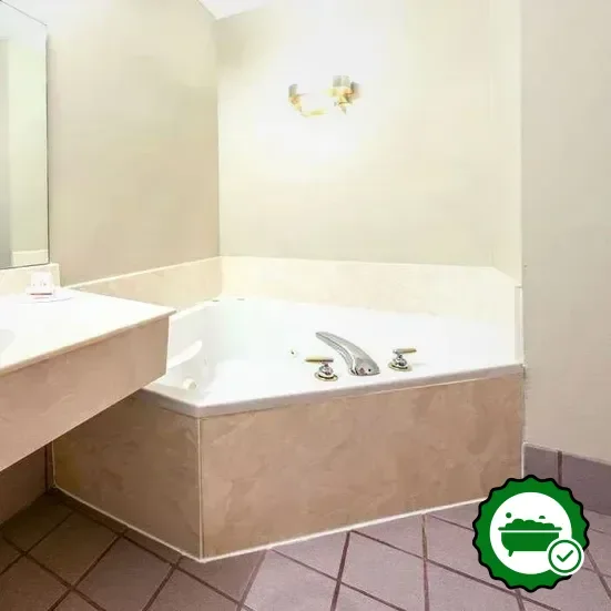 Hotels with jacuzzi in room in Pevely