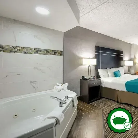 Hotels with jacuzzi in room in Pewaukee